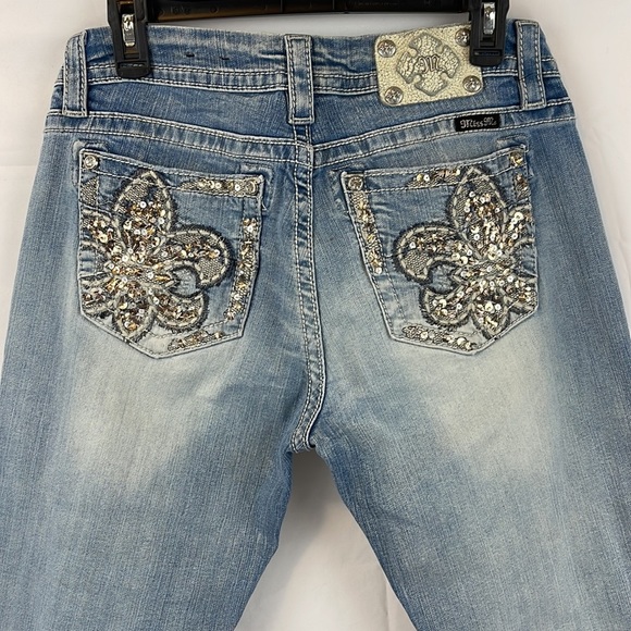 Miss Me Denim - MISSME mid rise easy crop blue jeans, size 32/21. Open back pockets.  #033